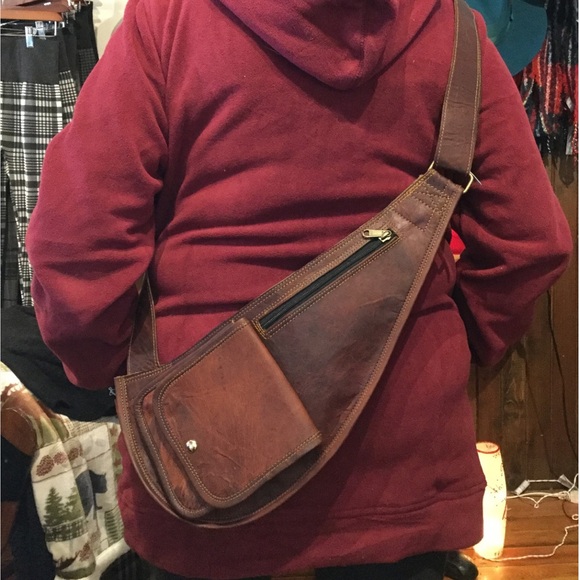 Vintage Handbags - Vintage leather sling bag travel purse adjustable strap brass hardware brown